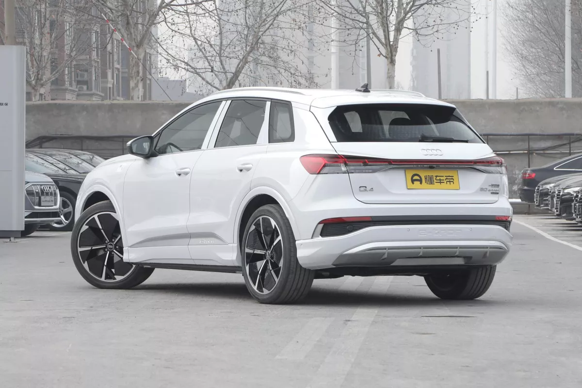 AUDI Q4 e-tron—43