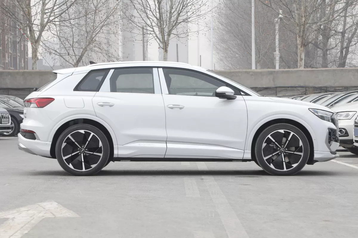AUDI Q4 e-tron—40