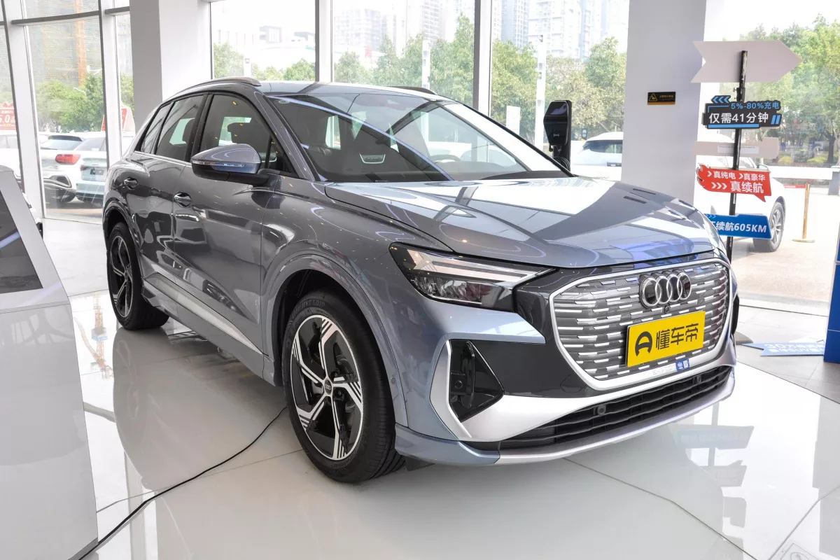 AUDI Q4 e-tron—12