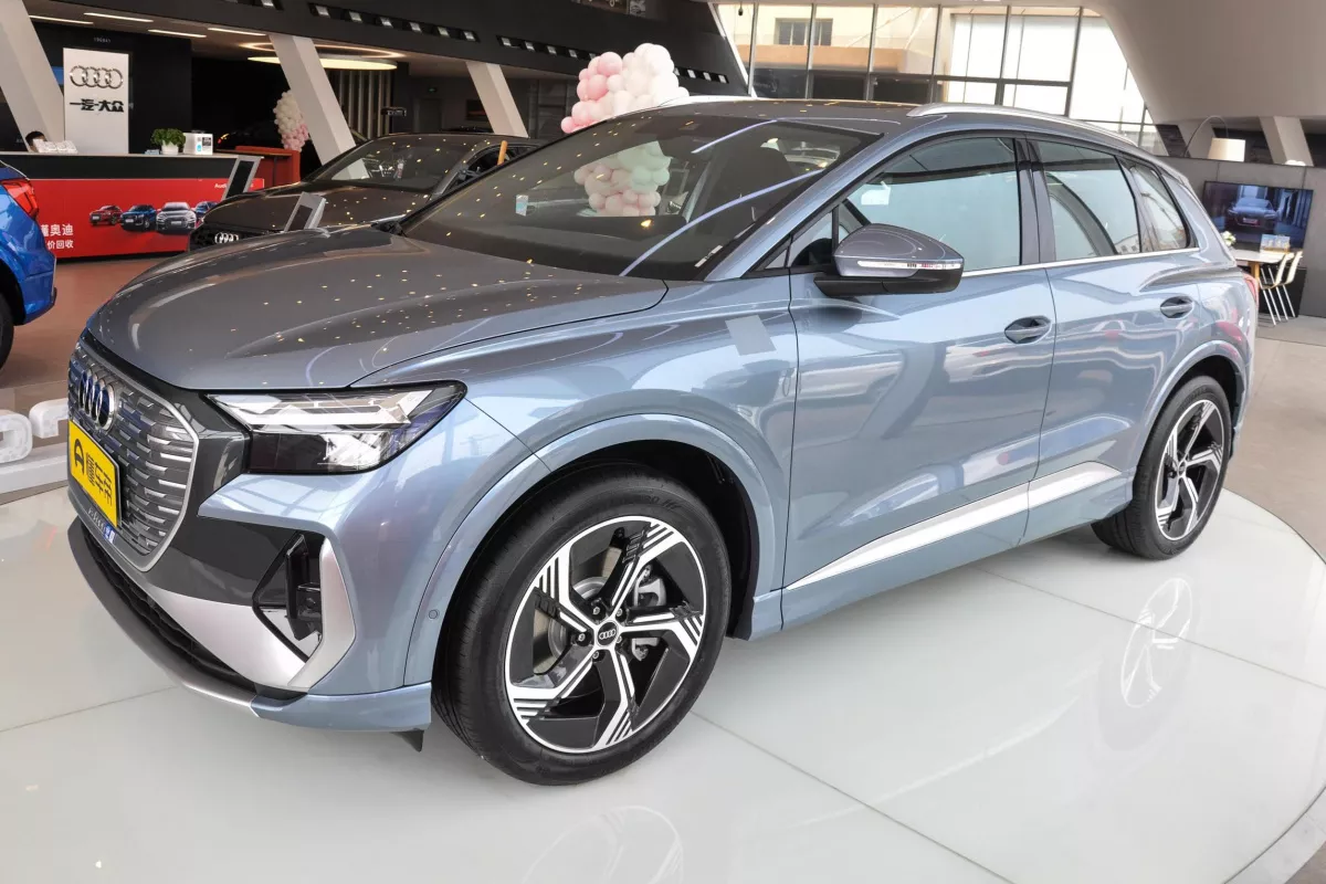 AUDI Q4 e-tron—8