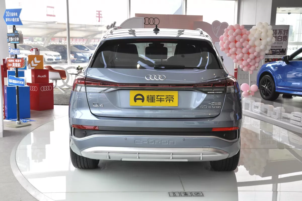 AUDI Q4 e-tron—9