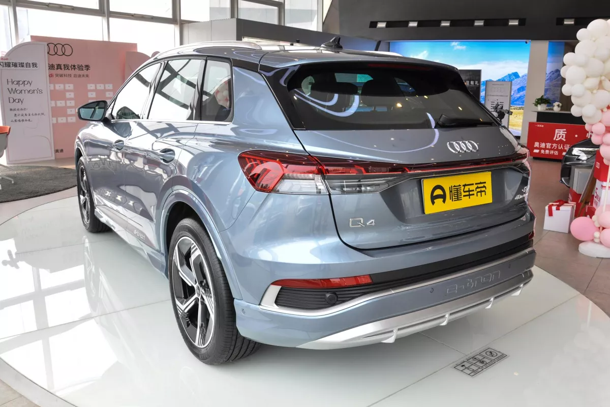 AUDI Q4 e-tron—10
