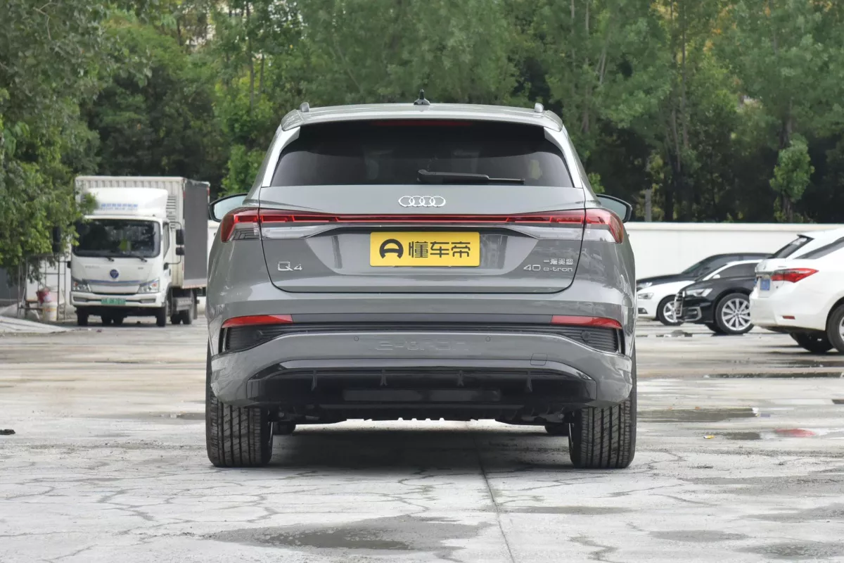 AUDI Q4 e-tron—20