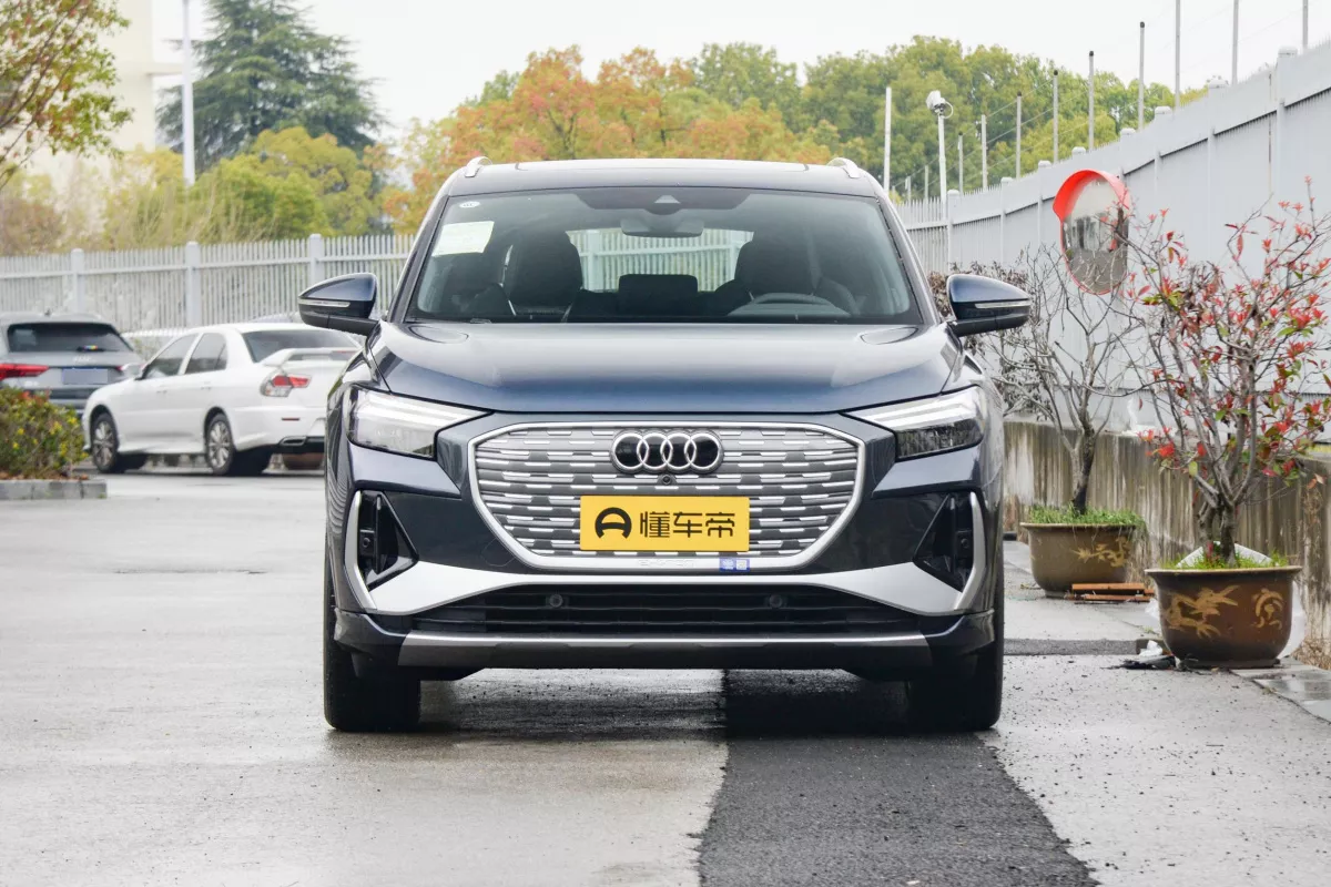 AUDI Q4 e-tron—56