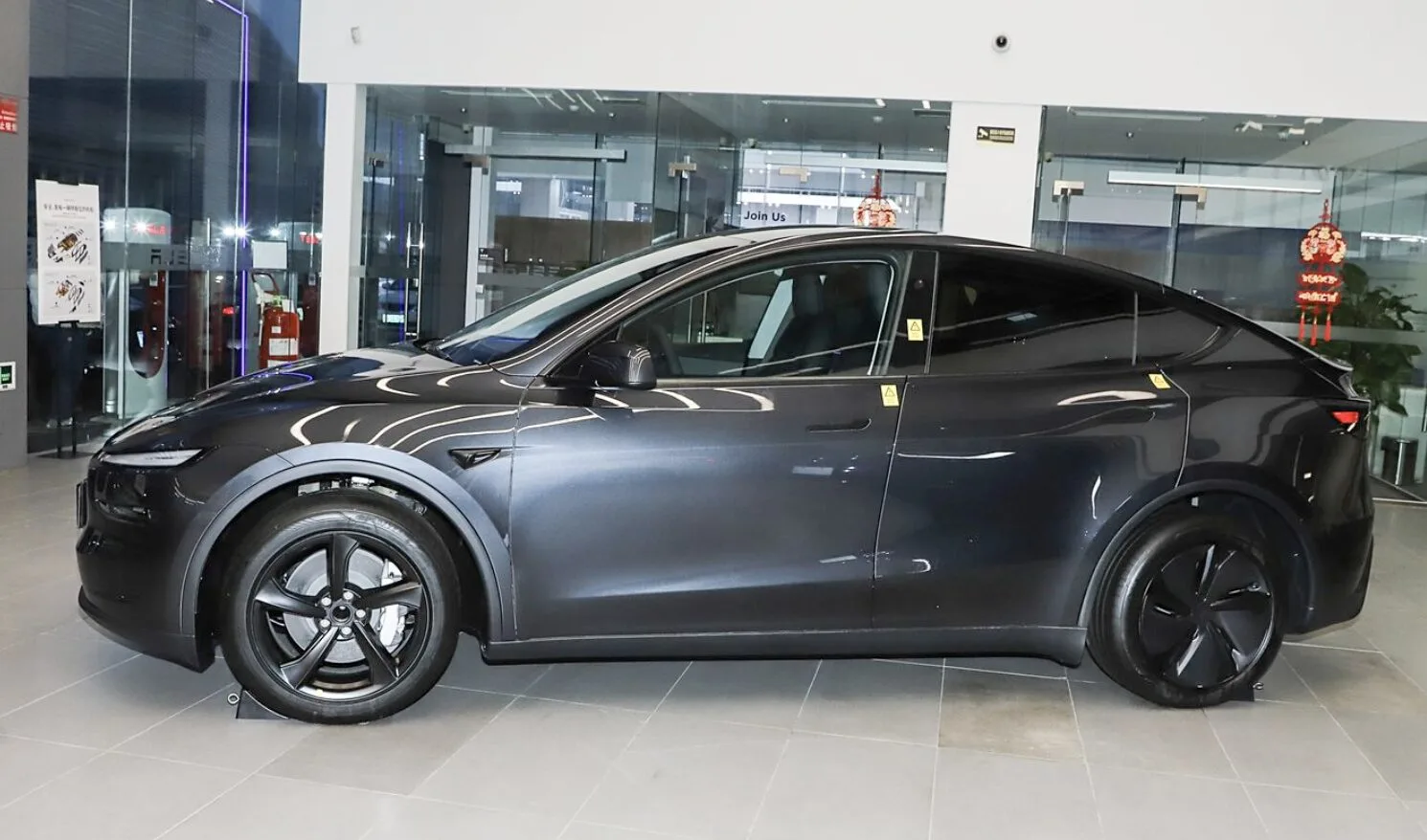 TESLA MODEL Y—15