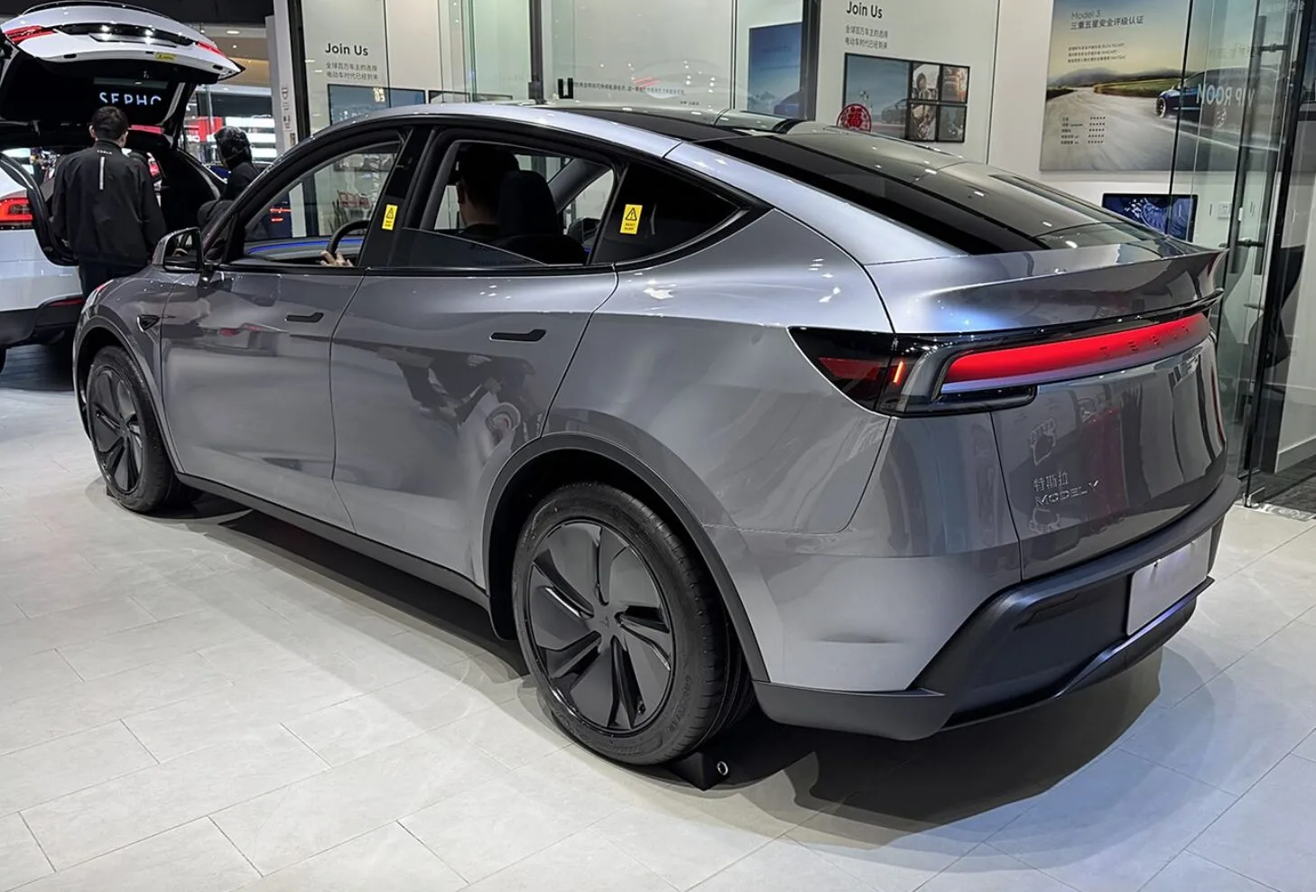 TESLA MODEL Y—21