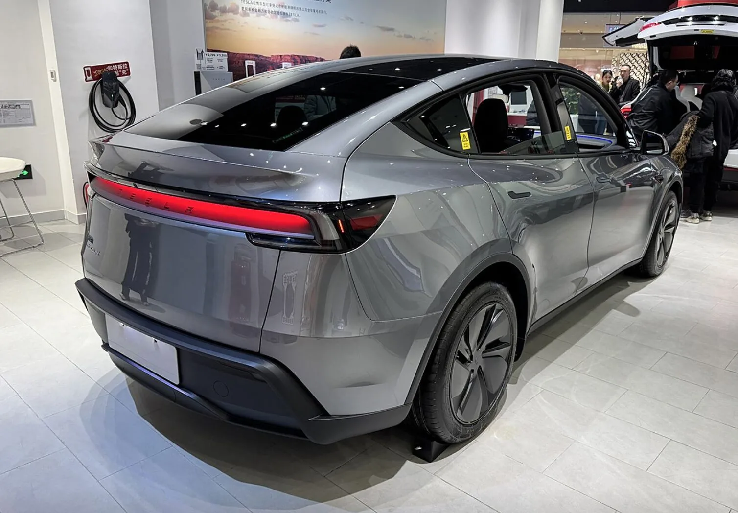 TESLA MODEL Y—19